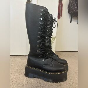 1B60 Max Hardware Leather Knee High Boots Dr. Martens